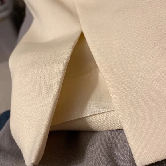 MUST GO 🥳🤩Valentino pencil skirt - Picture 9 of 11